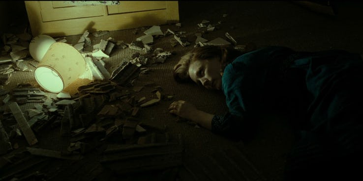 Geraldine Somerville as Lily Potter Death Scene e1482185026697